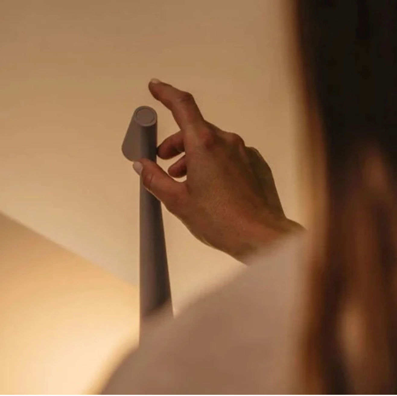 The Reykjavík Table Lamp - Wireless Dimmable LED Table Lamp